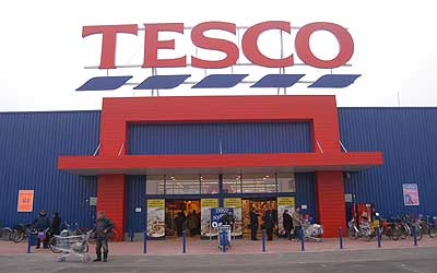 Már a héten kinyitna a Tesco vasárnap