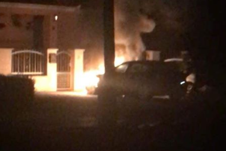 Egy autó lángolt éjszaka a Bocsor utcában