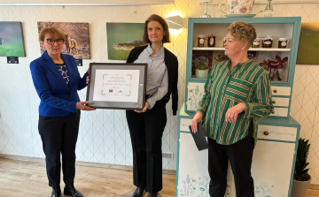 4 millió forintot adományoztak a norvég feleségek, a pápai beteg gyermekeket támogató alapítványnak