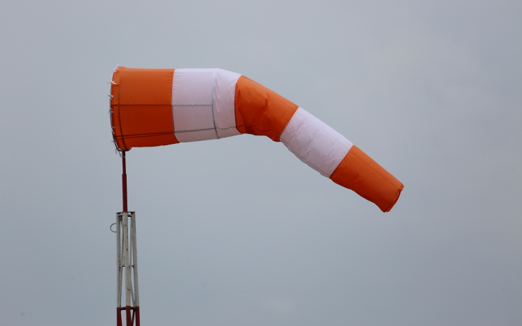 Erős széllökések miatt adtak ki figyelmeztetést