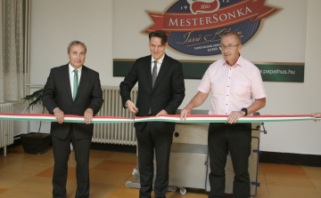 Kétmilliárdos beruházást adtak át a pápai húsgyárban!