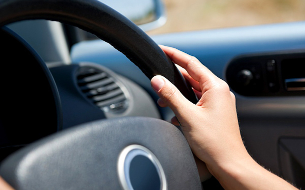 Eltiltás hatálya alatt vezetett