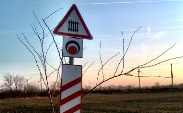 Vádemelés a vasúti táblát lopó ellen