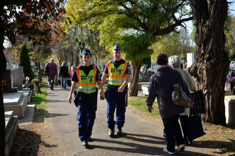Rendőrségi tanácson Mindenszentek és halottak napja idejére
