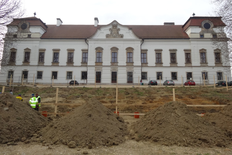 Megkezdődött az új szabadtéri színpad építése