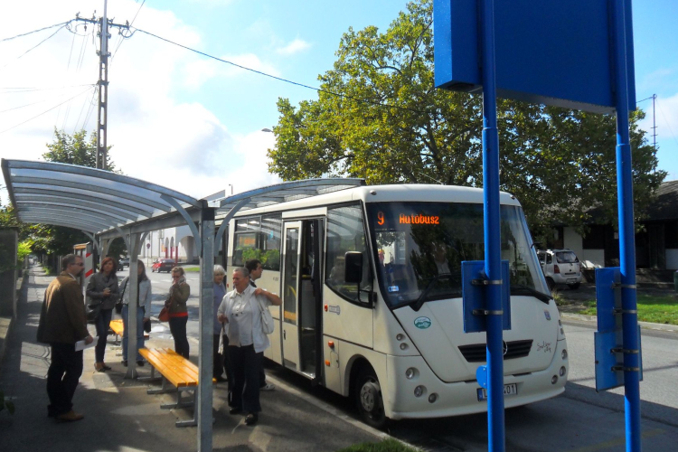 Autóbuszvárókat alakítottak ki