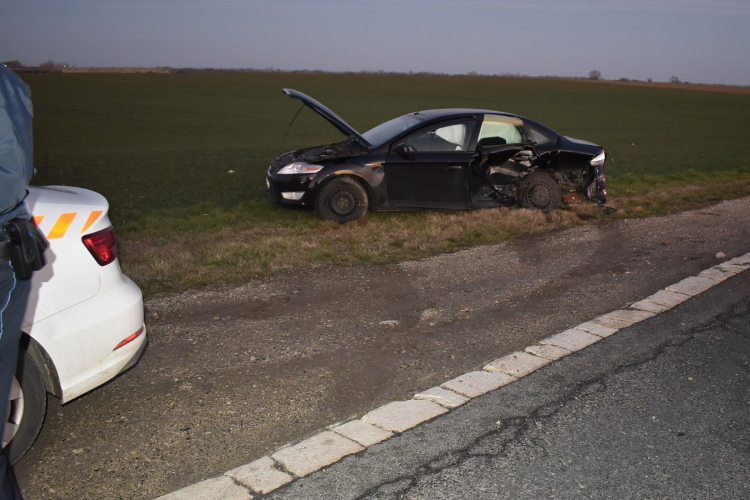 Gyorsan hajtott a sofőr, hárman is megsérültek a balesetben Ihász és Marcaltő között