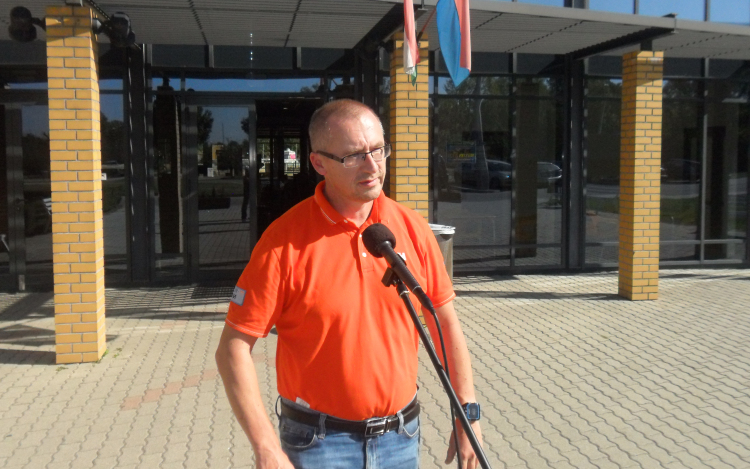 Továbbra is fizeti az önkormányzat a diákok úszni tanulását