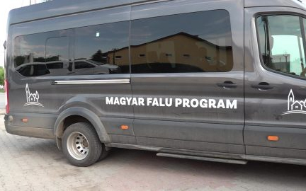 Elhunyt a 4 éves kislány, aki 8 órán át volt bezárva egy óvodabuszba, a tűző napon