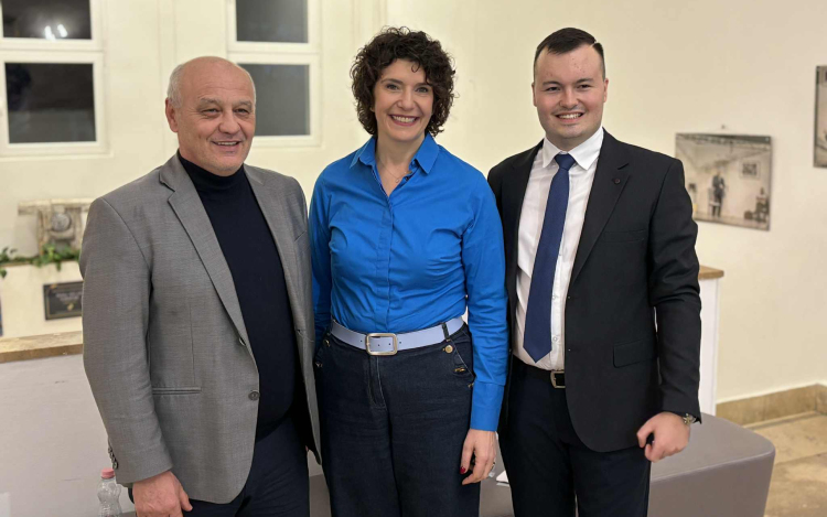 Kampányrendezvényt tartott a Demokratikus Koalíció Pápán