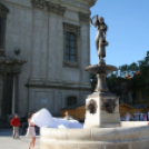 Felavatták a korsós lányt ábrázoló szobrot