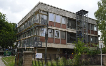 Megtekintették a felújítás alatt álló véradó épületét és beszámolókat hallgattak meg a képviselők