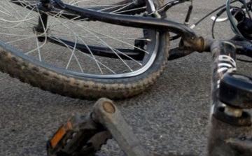 Elütött egy kerékpárost, majd elhajtott - A lakosság segítségét kérik a pápai rendőrök!