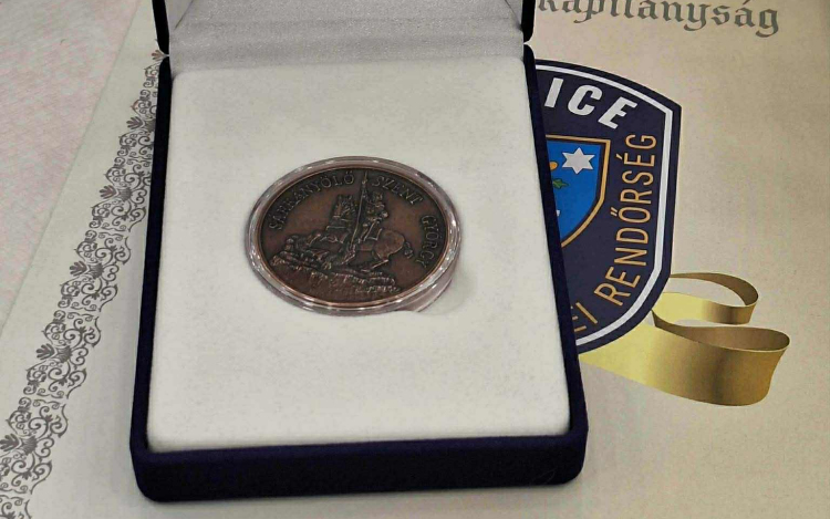 Kitüntetést vehetett át a pápai polgárőr