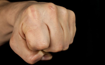 Újabb kapcsolati erőszak Pápán, távoltartást rendelt el az ügyészség