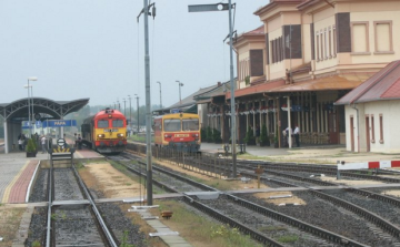 Megszüntették a pápai gyorsvonatok többségét