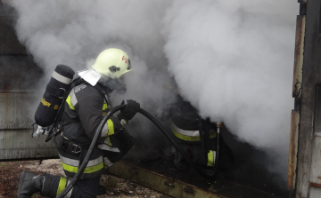 Egy lakóház melléképülete égett a Teleki utcában