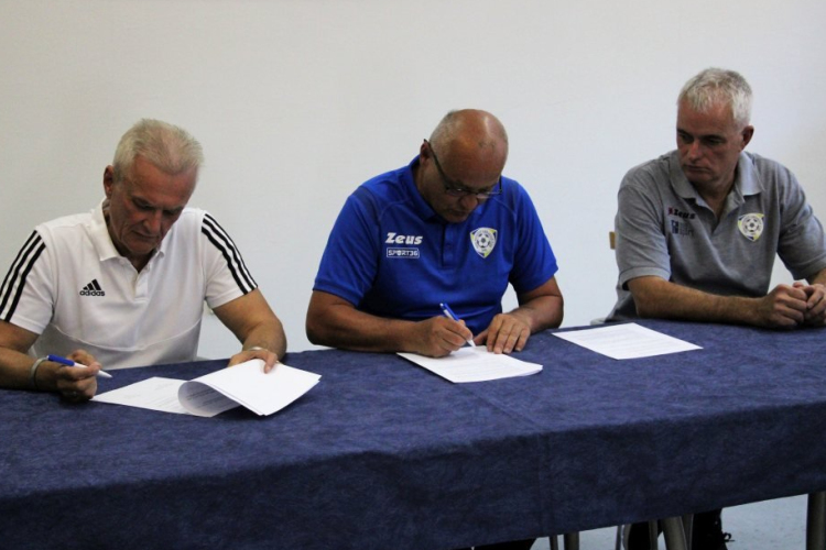 Kitalálták, hogyan menekül meg a pápai labdarúgás