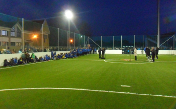 Műfüves pályával gazdagodott a pápai utánpótlás futball