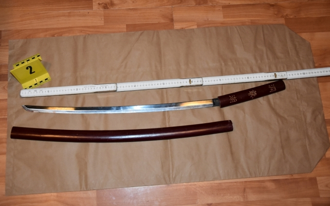 Szamurájkarddal sebesítette meg ismerősét a pápai férfi