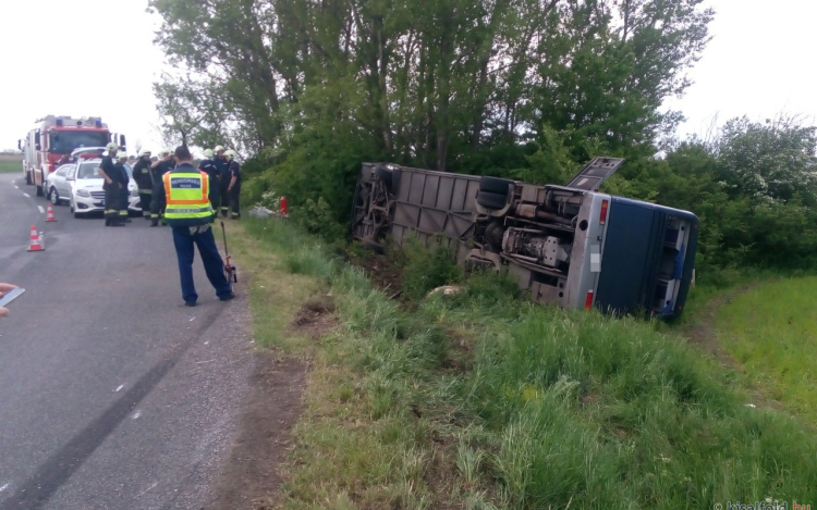 Súlyos buszbaleset Noszlopnál