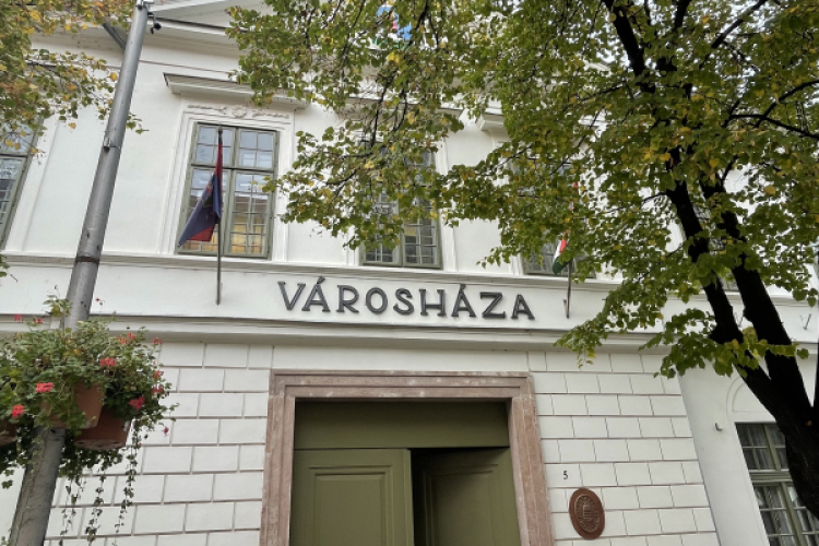 Szinte mindenkit érintő adómódosításokról tárgyal jövő héten a képviselő-testület