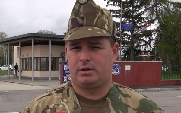 Pápai katona mentette meg a szurkoló életét, aki a somlószőlősi focimeccsen lett rosszul