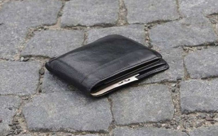 Őrizetlenül hagyott pénztárcát lopott a nő, a rendőrök lezárták a nyomozást