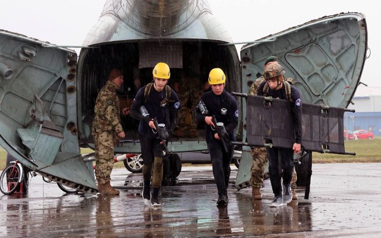 Honvéd kadétok versenye a pápai légibázison