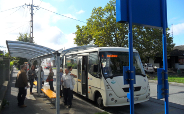 Autóbuszvárókat alakítottak ki