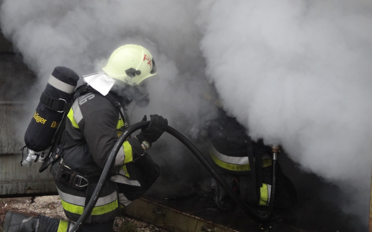 Lakástűz volt a Jókai utcában