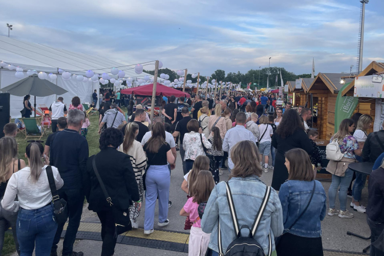 Sokan kiakadtak a szervezőkre, amiért már kora délután bezárták az Expo kapuit