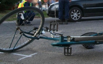 Körforgalomban ütötte el a kerékpárost