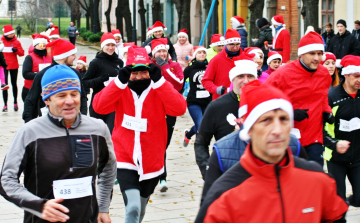 Több mint száz Mikulás futott Pápán