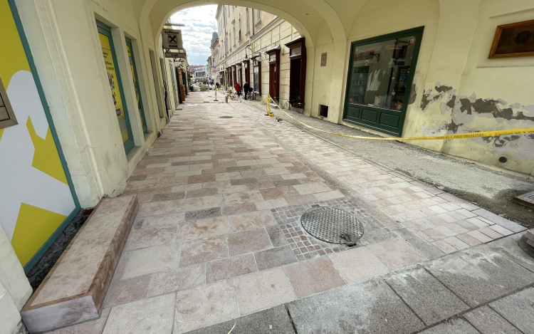 Ennyit haladt egy hét alatt a munka a Kossuth utcán