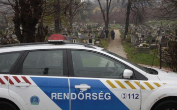 Jó szándékú temető rongáló