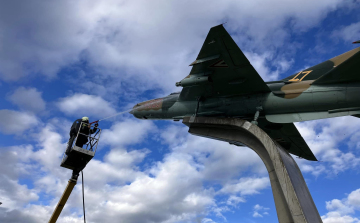 Megtisztították a MiG-21 emlékművet