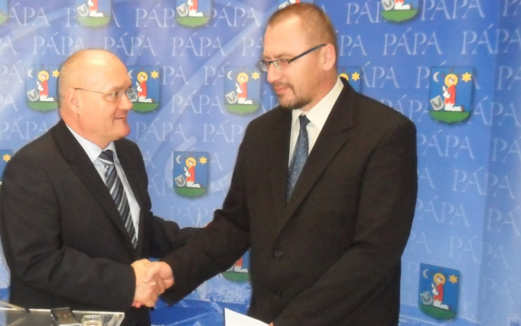 Pápa város adóssága 0 forint