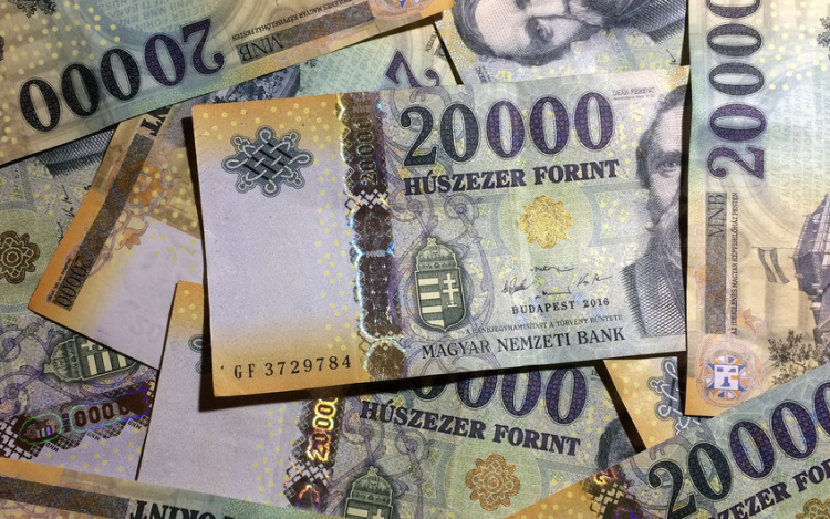 Rossz vasat jöttek gyűjteni, 2 millió forinttal a zsebükben távoztak