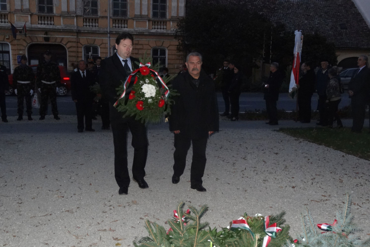 Október 6-i megemlékezés Pápán, a Nemzeti Gyásznapon