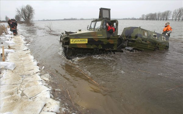 Továbbra sem apad a Marcal, a legkritikusabb részek bevédve!