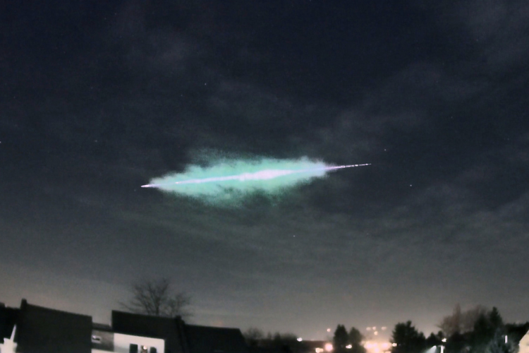 Zöldesen fénylő tűzgömb hasított át az égen, Pápáról is lehetett látni