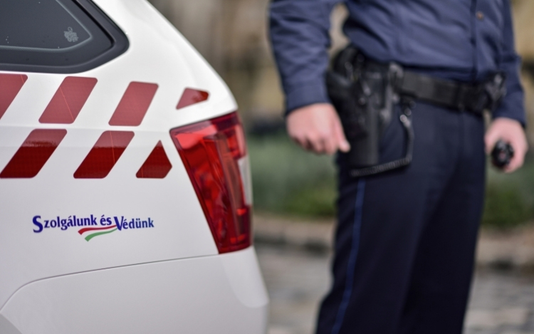 Egyáltalán nem volt jogosítványa a Pápán igazoltatott szegedi sofőrnek