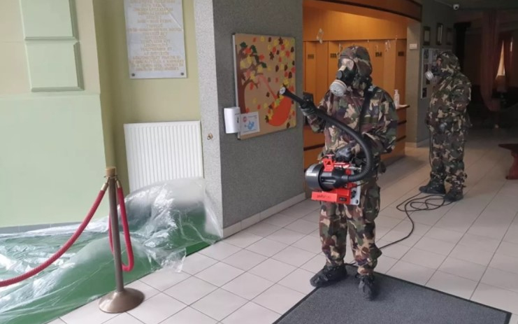 Az Erkel iskolát fertőtlenítették a katonák