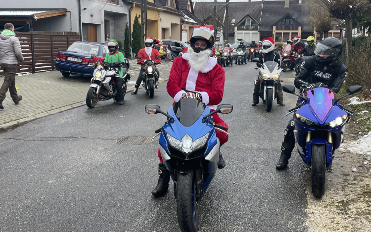 Rekordszámú csomaggal indultak útnak a Motoros Mikulások