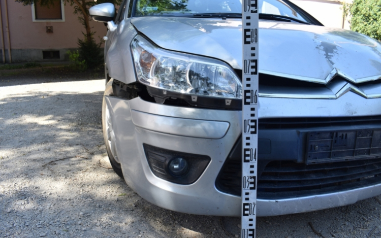Fának ütközött az ittas sofőr Pápán