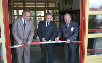 Megnyílt új épületében a könyvtár