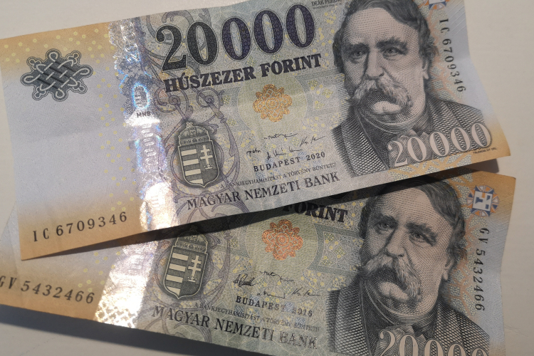 Talált a patikában egy irattartót, benne 40.000 forinttal, magával vitte