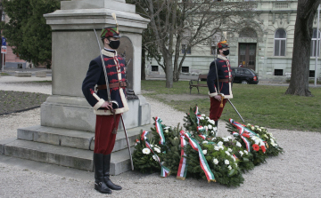 Koszorúzás a nemzeti ünnepen