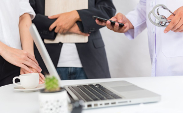 A munkaerőpiac új trendjei az egészségügyben és a kereskedelemben